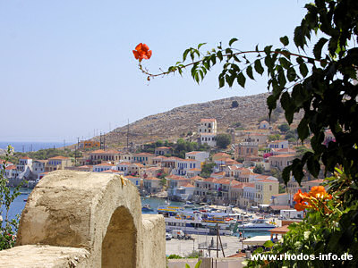 Chalki: Blick auf den Hafen von Nimborio